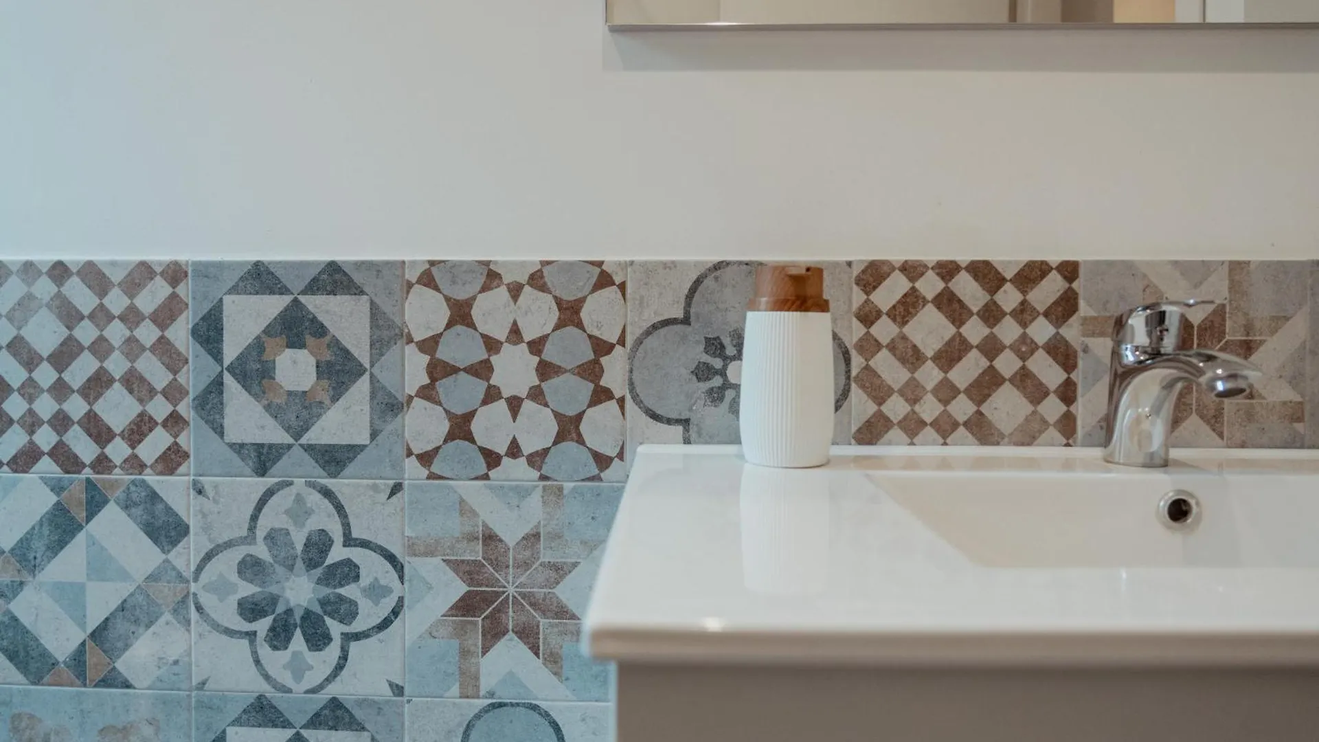 Maioliche Apartment Κατάνια 0*,